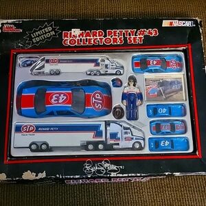 Richard petty collectors edition richard petty #43 collectors set.